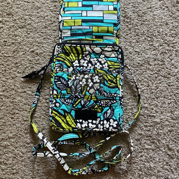 Vera Bradley Island Blooms crossbody - Picture 3 of 5